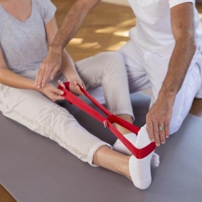 Fuß mit StretchBband dehnen